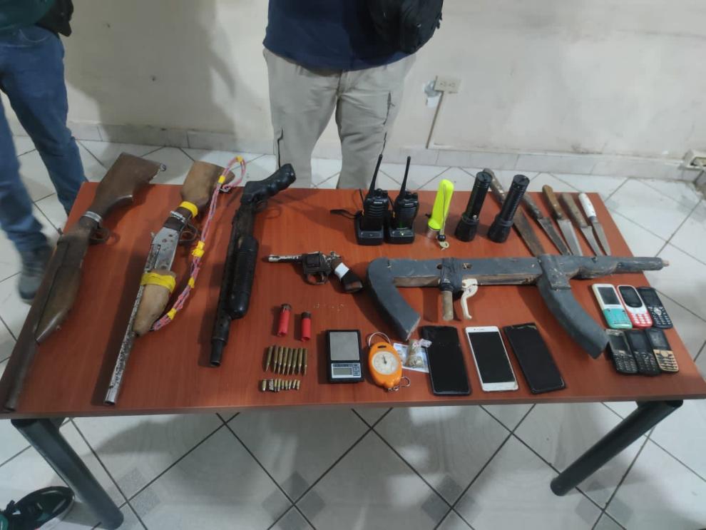 ARMAS ESMERALDAS