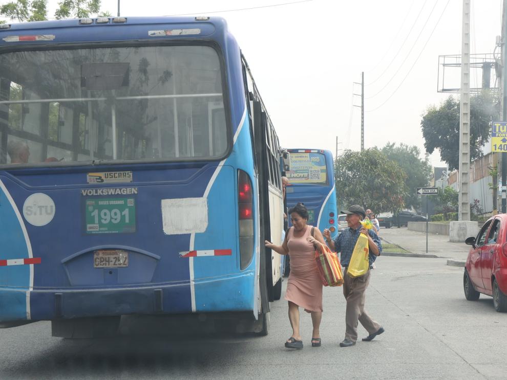 BUSES EN LA PERIMETRA (13983505)