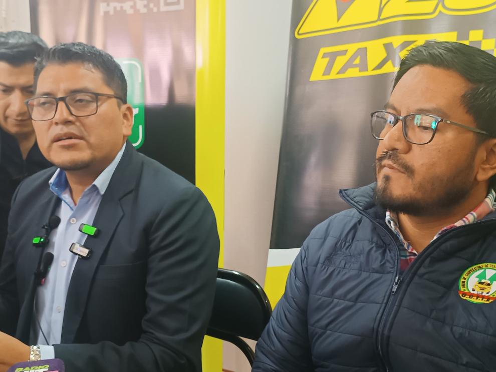 rueda de prense del la Unión de Taxis