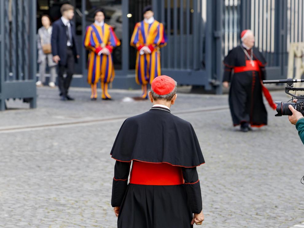 Reunión de cardenales en el Vaticano