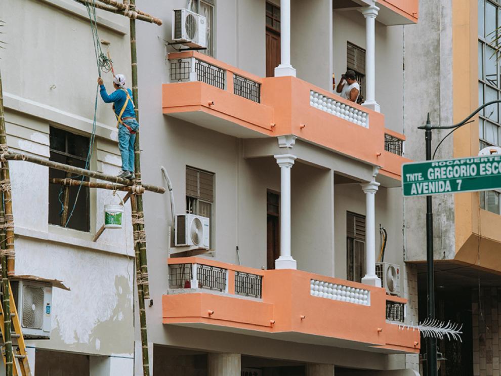 Pintura de fachadas en el centro de Guayaquil