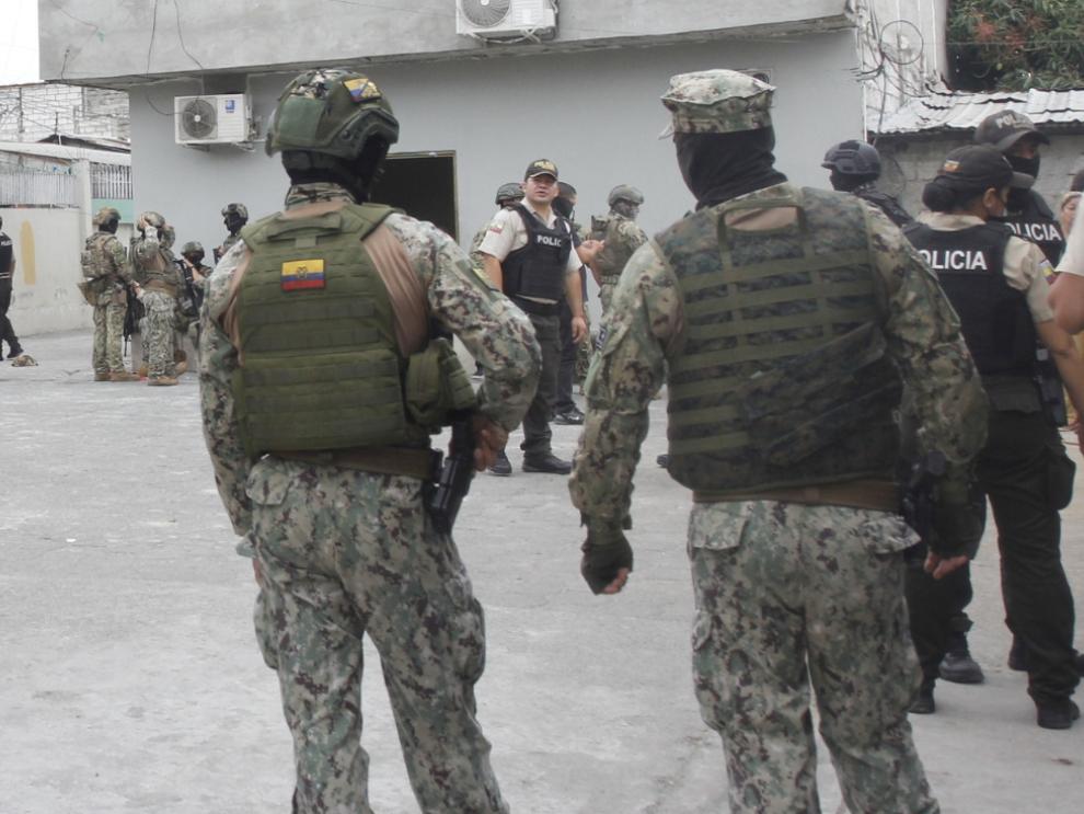 Militares en estado de excepción.