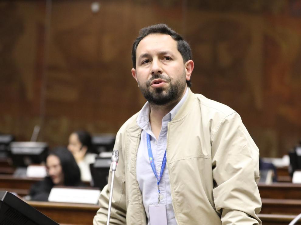 Adrián Castro habló del "fantasma" en la Asamblea, en momentos en los que Daniel Noboa plantea enjuiciar a los jueces de la Corte Constitucional.