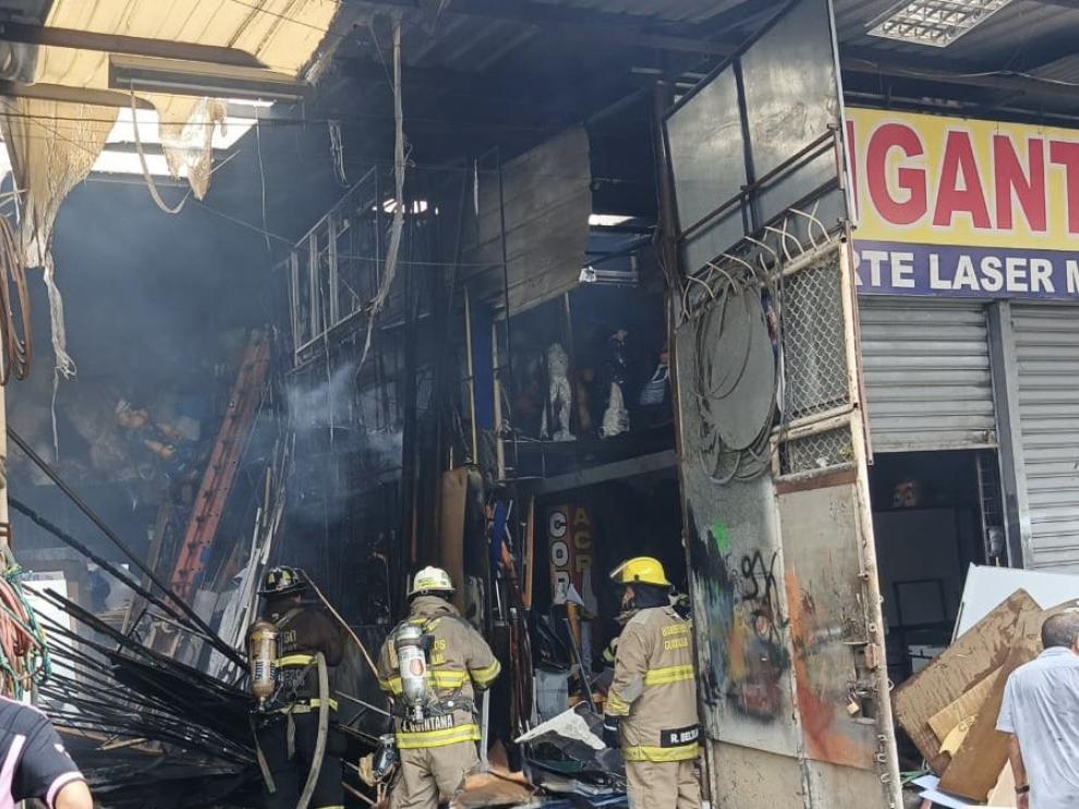 Incendio en taller en la calle 6 de Marzo