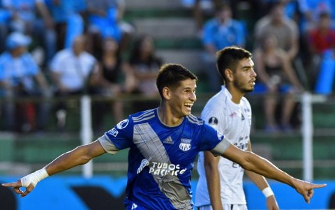 Facundo Barceló tuvo un debut soñado al marcar un doblete contra Blooming de Bolivia por Copa Sudamericana.