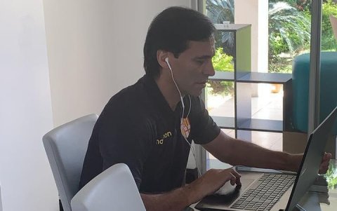Fabián Bustos estudia todos los partidos que ha jugado Barcelona en esta temporada.