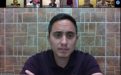 Virtual. Mendoza en una sesión de la mesa.