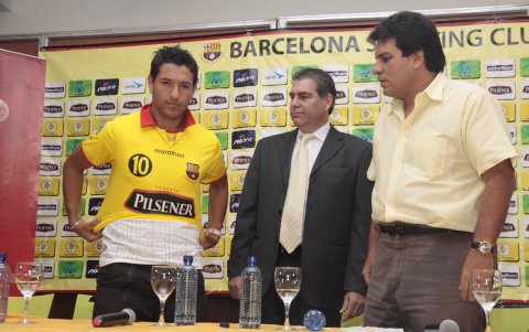 Alfonso Harb (d) fue presidente de Barcelona SC.