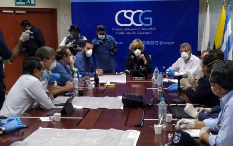 Encuentro. Viteri en una de las últimas sesiones del COE Cantonal.