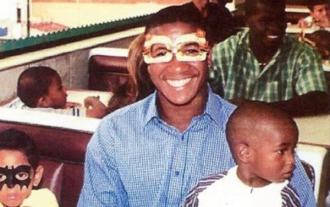 El pequeño George Tenorio con menos de 2 años en los brazos de su padre, el siempre recordado Otilino.