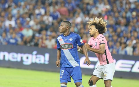 Brayan Angulo fue campeón con Emelec en la temporada 2017 siendo goleador y figura del club.