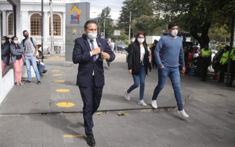 Romero, abogado de Bucaram, a su salida de la Unidad de Flagrancia de Quito.