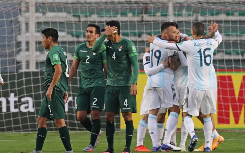 La selección de Bolivia dejó escapar tres puntos de su estadio ante Argentina. Esta vez intentará hacer respetar su condición de local