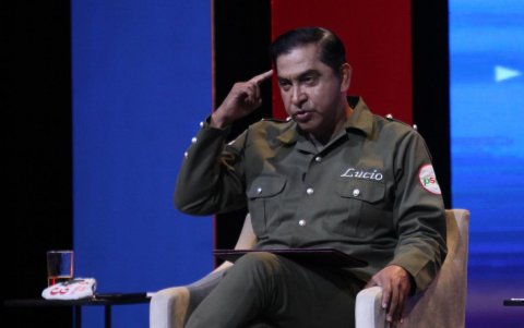 Lucio Gutiérrez planteó legalizar el porte de armas para defensa de los ciudadanos.