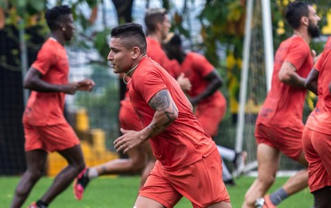 El lateral Mario Pineida podría debutar en la presente LigaPro ante Guayaquil City.