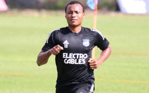 Jefferson Caicedo, ofensivo azul, espera la oportunidad para actuar en el equipo titular.