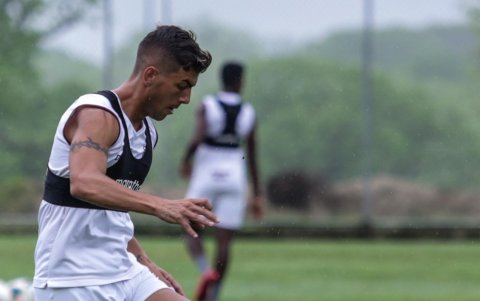 Michael Hoyos, exGuayaquil City, no podrá actuar porque todavía no están listos sus documentos de nacionalización.