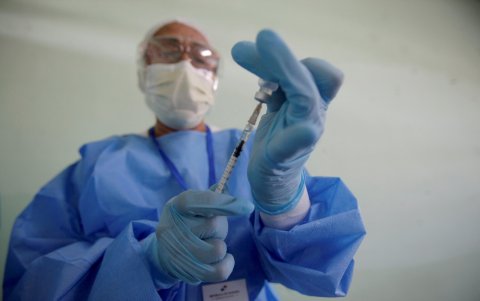 Israel tiene interés en producir su vacuna contra la covid-19 en Argentina