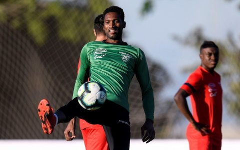 Domínguez cuando estaba en la selección ecuatoriana de fútbol.