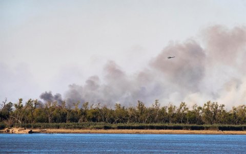 El río Paraná, fuente de poder de la hidroeléctrica Itaipú, siendo negociada entre Paraguay y Brasil.