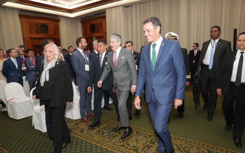 Las conversaciones por la exención del visado incluso hizo que Pedro Sánchez visite Quito por un día.