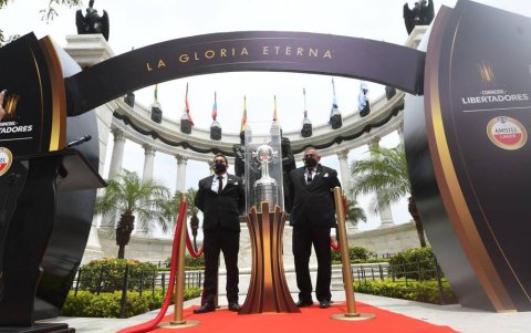 El trofeo más preciado ya está en Guayaquil