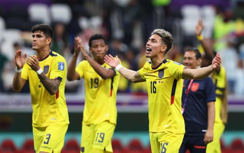 La Tricolor celebrando el triunfo contra los locales en la inauguración del Mundial.