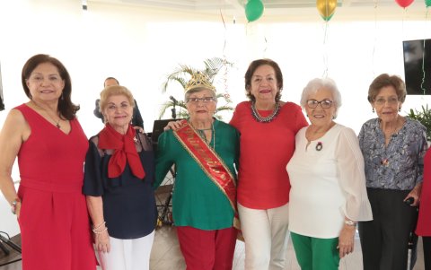 Susana Navas, Sarita de Lebed, Beatriz de Matamoros, Susana de Soriano, Mercy Calderón de Saiza y Beatriz Calvo.