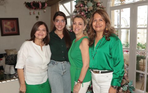 Karina de Salazar. Gabriela de Bitar, Fanny Saab y Rosaura de Arteaga.