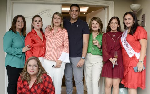 Karina Rivera, María Jarrín, Marianne Enz, Juan José Yúnez, Verónica Jarrín, Valeria Contreras, María Paola Torres y Paola Rivera.