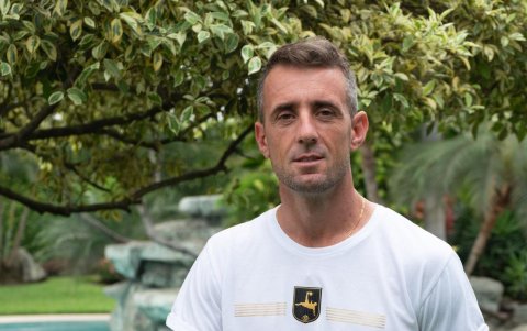 Damián Díaz vende sus productos en las mismas tiendas que Barcelona.