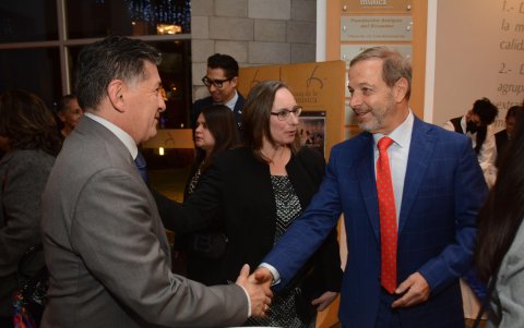 Marcelo Hevia, Debra Hevia y Zeev Harel.