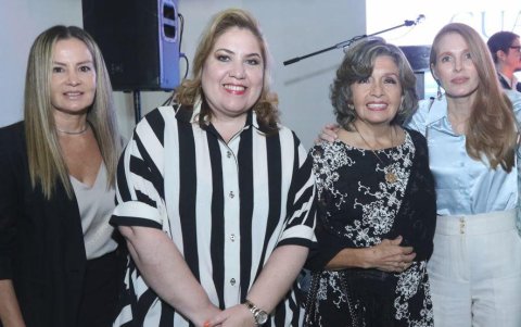 Nadia Liz Jiménez, Angie Jijón, Cecilia Sánchez de Jiménez y Brigitte Andrade de Jiménez.