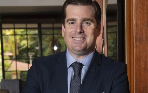 Además de la abogacía y la dirigencia deportiva, no descarta en algún momento incursionar en la política, tal como lo hizo su padre.