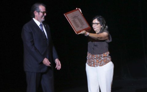 Iván Baquerizo, primer vicedirector, y Noralma Mosquera, de la Unidad de Trasplantes del Hospital Luis Vernaza.