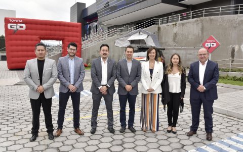 Jonnathan Lema, Byron Troncoso, Gabriel Salgado, Esteban Pazmiño, Verónica Estrella, Isabel Dávalos y Luis Baca.