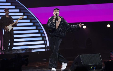 El cantante español Rels B se presenta durante la versión número 62º del Festival Internacional de la Canción de Viña del Mar, hoy, en Viña del Mar (Chile).