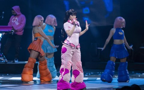 La cantante chilena-estadounidense Paloma Mami se presenta hoy durante la noche de apertura de la versión número 62º del Festival Internacional de la Canción de Viña del Mar (Chile).