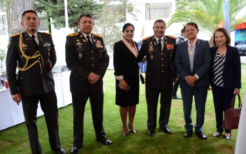 Cristian Ayala, Agustín Proaño, Alexandra de Almeida, Santiago Almeida, Raúl Auquilla y Carmen de Auquilla.
