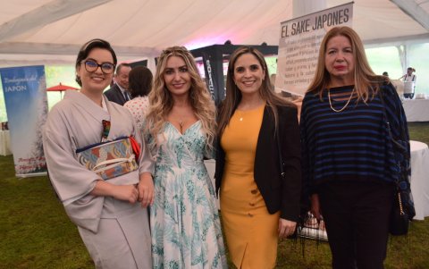 Nichole Florentino, Paola Merizalde, Jilliam Paredes y María Elena Zurita.
