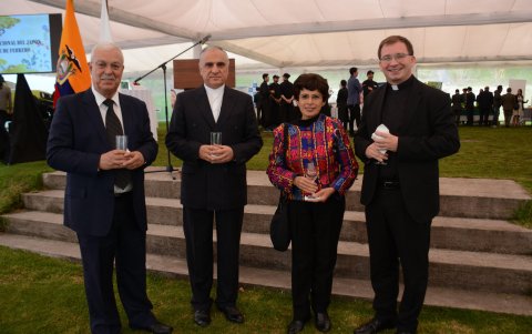 Hani A. H. Remawi, Ahmad Pabarja, María Aguja y Monseñor Jacek Pinocy.