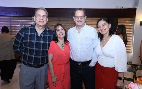 Víctor Barek, Adela Adum, Juan Barek y Jenny de Barek.