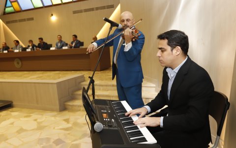 El encuentro contó con una corta intervención musical.