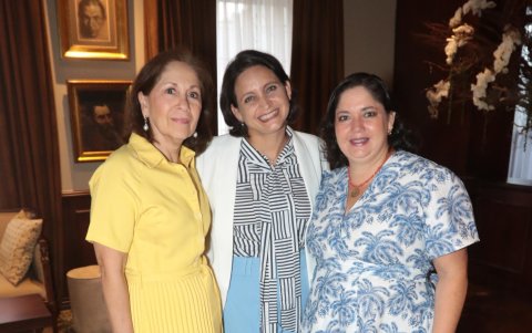 María del Carmen de Caicedo, Cristina de Puig-Mir y María Cristina de Pérez.
