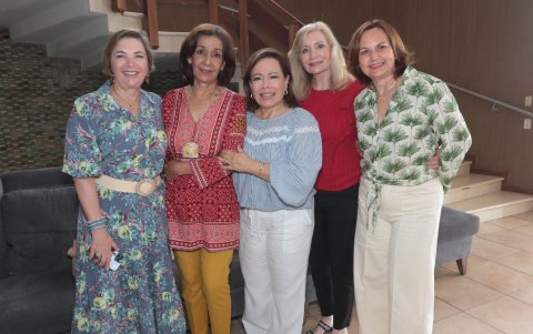 Rosita Sánchez, Soledad Rubio de Murtinho, Alexandra Henríquez de Moncayo, Kathy de Puig y Annabel Valero de Trujillo.