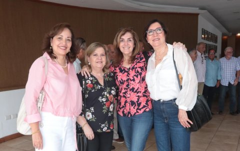 María de los Ángeles Jurado de Palacios, Mónica Zunino, Alhelí de Burgos y Margarita Sánchez de Dueñas.