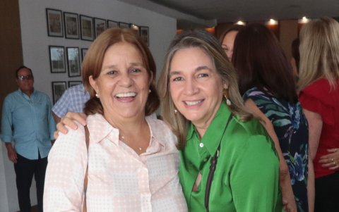 Soledad Doring de Pazmiño y Pilar García de Béjar.
