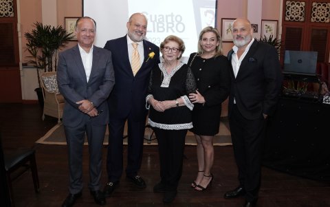 Jorge Daniel Jalil Perna, Guido Jalil Perna, Angela Perna de Jalil, Mariela Jalil Perna y Juan Mario Jalil Perna.