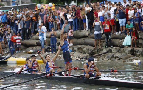 El equipo Ab. Manuel Calle-Astillero ganó las dos categorías de la regata Guayaquil-Posorja en 2024: cuatro con timonel y doble par.