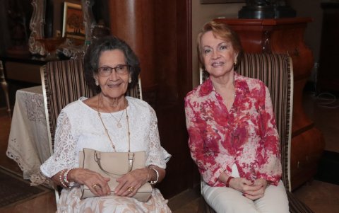 Eva de Franco y Gladys de Bejarano.